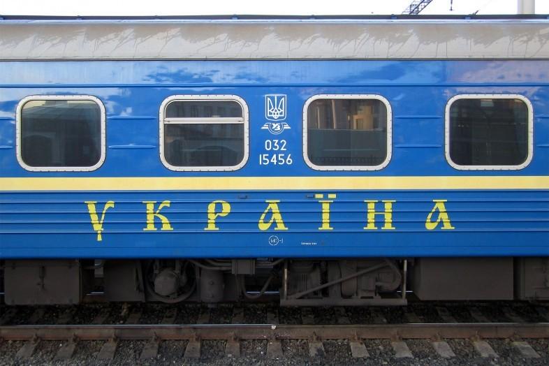 Русские одесситы вышвырнули наглого АТОшника из окна поезда на полном ходу Русские одесситы вышвырнули наглого АТОшника из окна поезда на полном ходу
