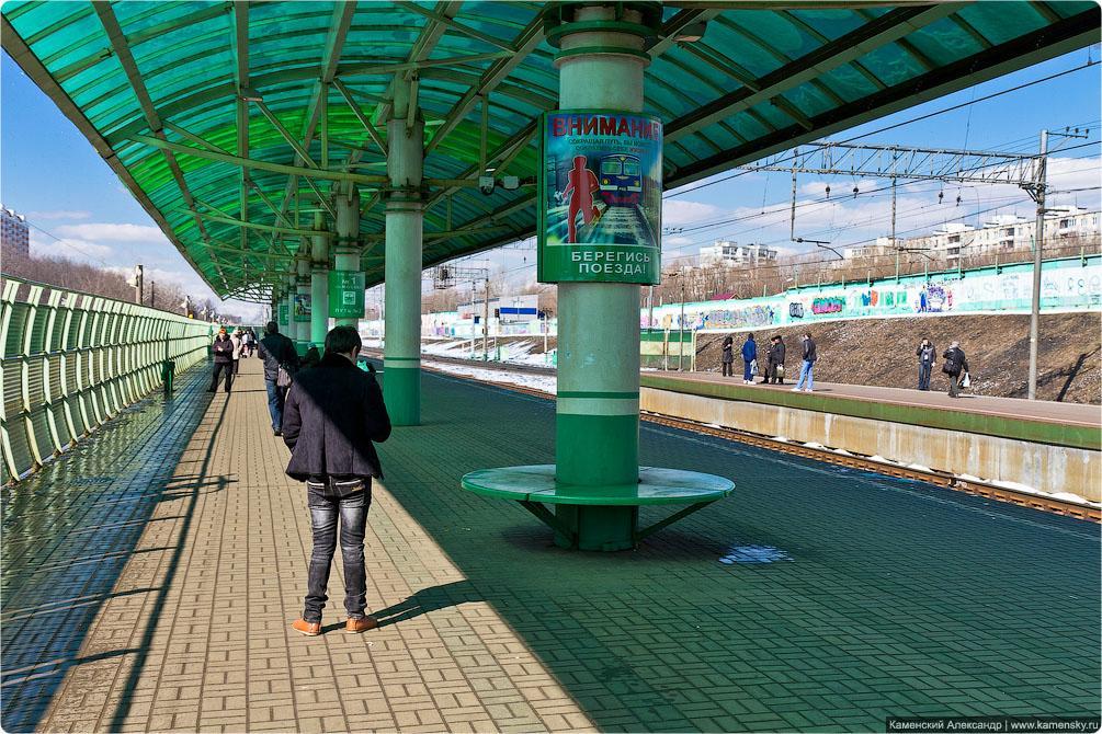 Казанское метро жд вокзал. ЖД станция Выхино. Выхино железная дорога станция. Платформа Выхино 1 путь. Выхино платформа 2.