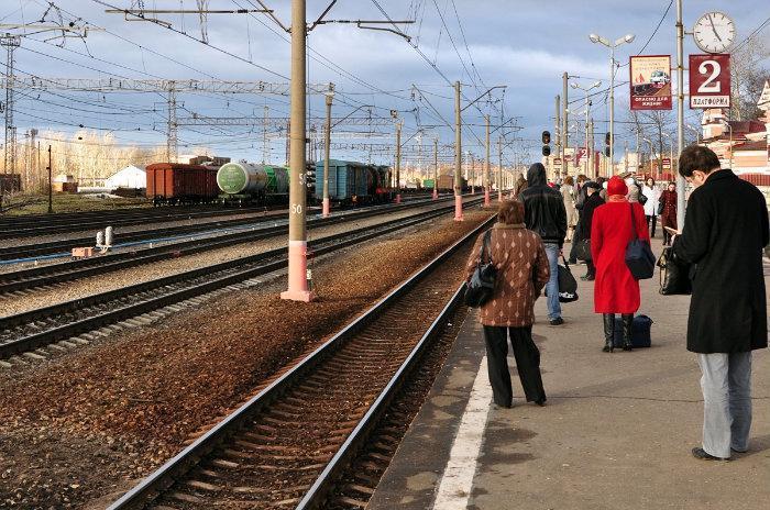 Лобня дмитров завтра. Станция Дмитровская электричка. Дмитров ЖД станция. Дмитров Голицыно электричка. Электрички Водники Дмитров.